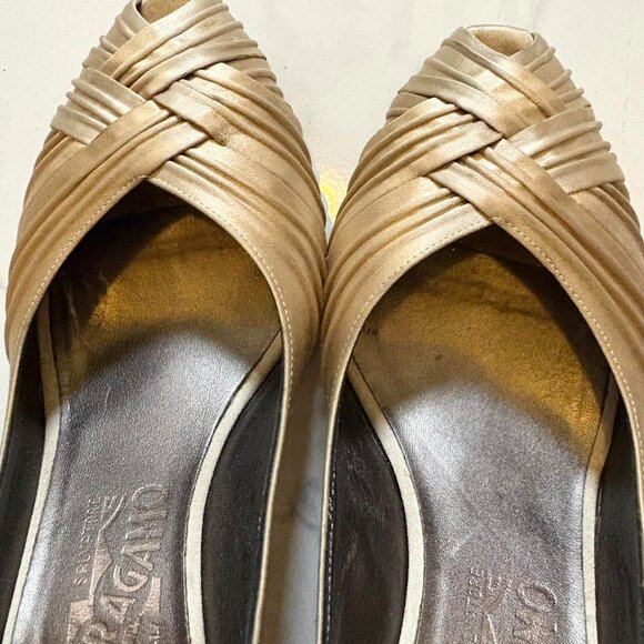 Elegant Salvatore Ferragamo Satin Heel - Picture 2 of 8